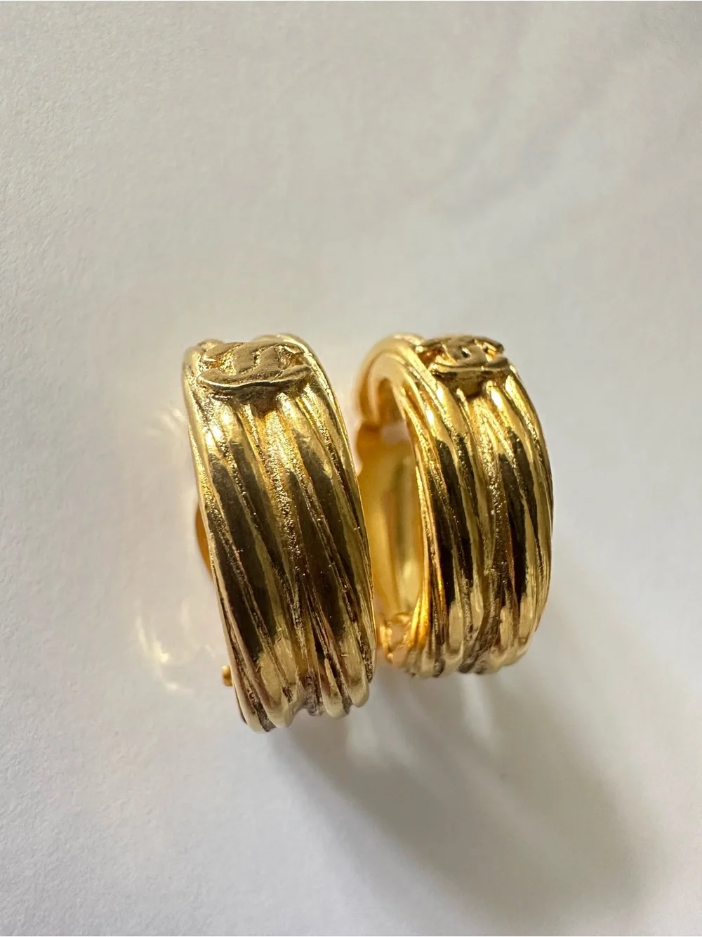 Vintage CHANEL 93P Gold Plated Ribbed CC Hoop Clip-On Earrings w/ Box